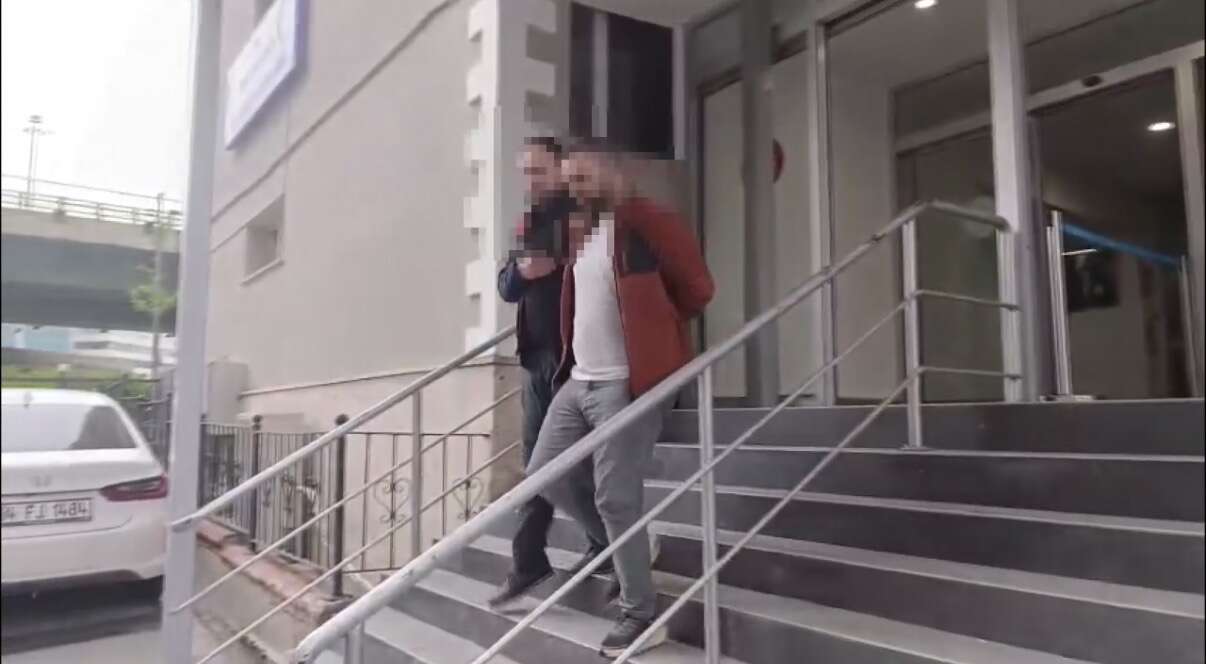 Yangın ihbarına giden ekipler, evde başka bir şeyle karşılaştı 5